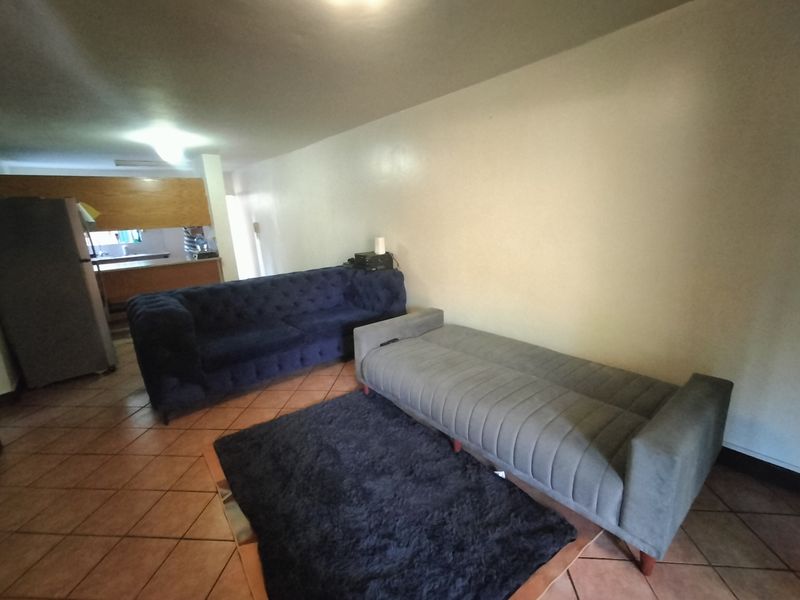 Welcome to the epitome of comfortable living in Bella Tropic comple. - Photo 4