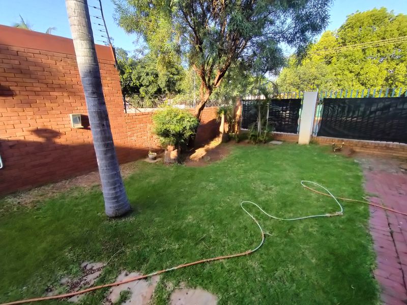 Welcome to the epitome of comfortable living in Bella Tropic comple. - Photo 9