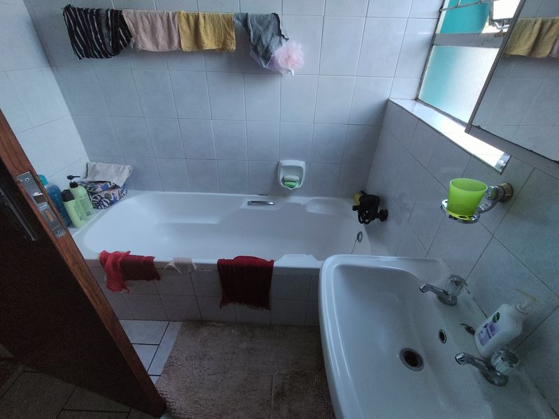 Welcome to the epitome of comfortable living in Bella Tropic comple. - Photo 7