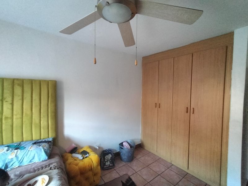 Welcome to the epitome of comfortable living in Bella Tropic comple. - Photo 6