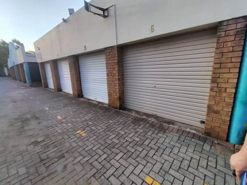 Welcome to the epitome of comfortable living in Bella Tropic comple. - Photo 2