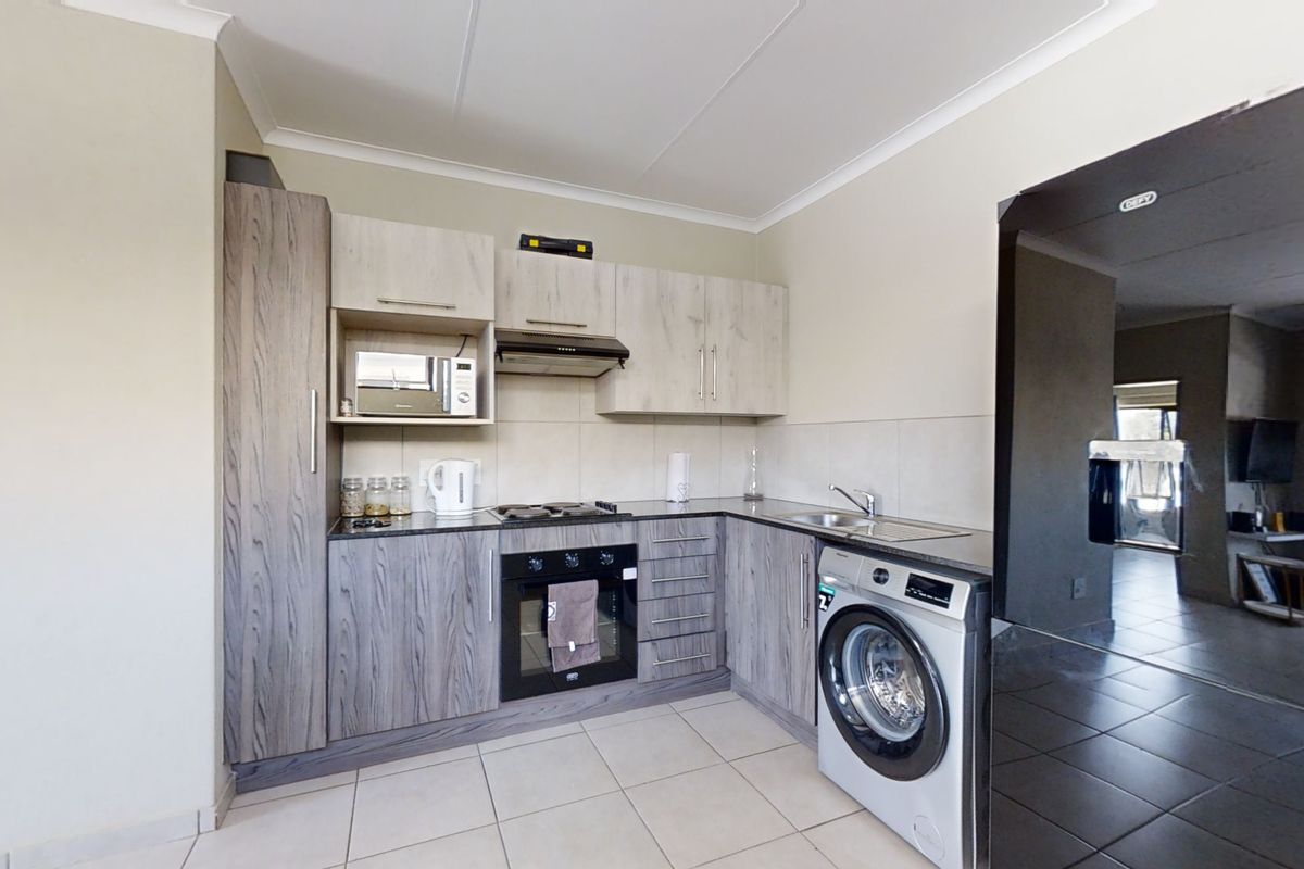 First Floor Unit in Modern Complex! - Photo 2