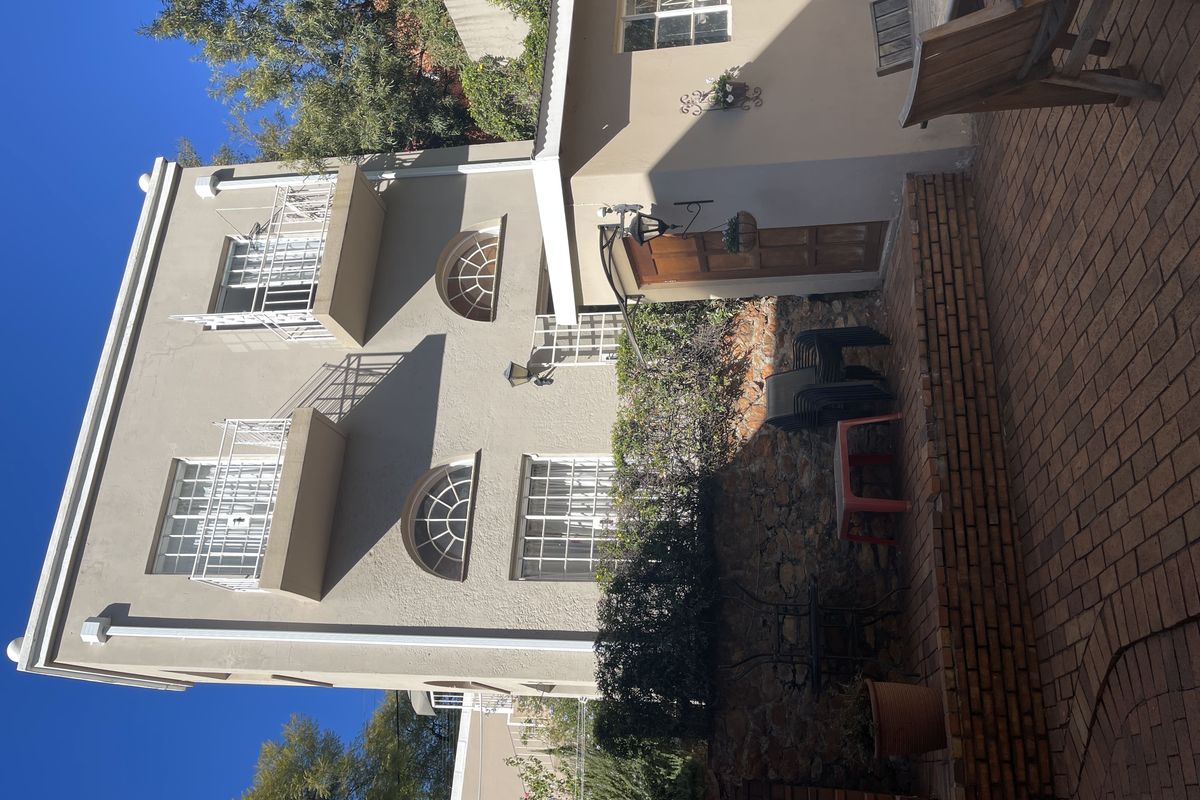 VIEWS! FABULOUS HOME WITH STUNNING COTTAGES - Photo 2