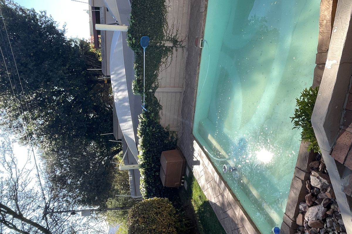 VIEWS! FABULOUS HOME WITH STUNNING COTTAGES - Photo 3