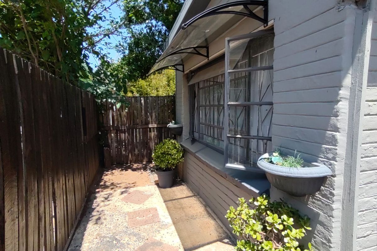 A lot of house for your money - Photo 5