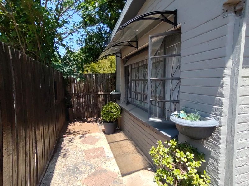 A lot of house for your money - Photo 5