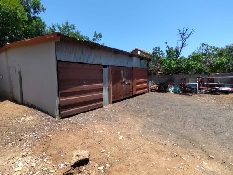 A lot of house for your money - Photo 9