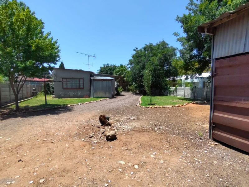 A lot of house for your money - Photo 8