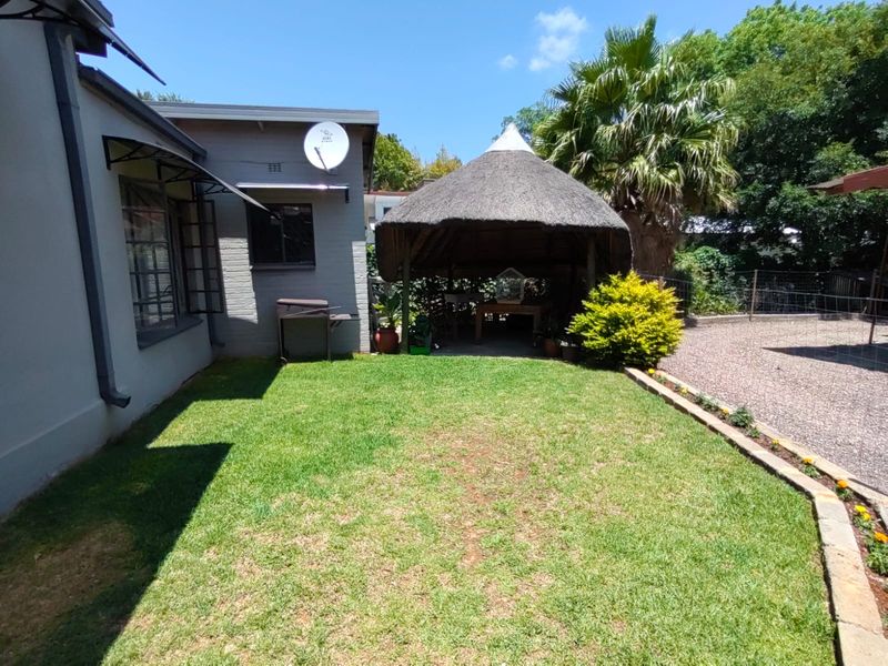 A lot of house for your money - Photo 6