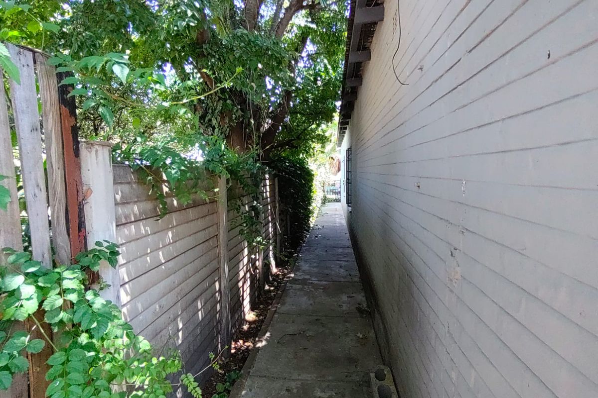 A lot of house for your money - Photo 4