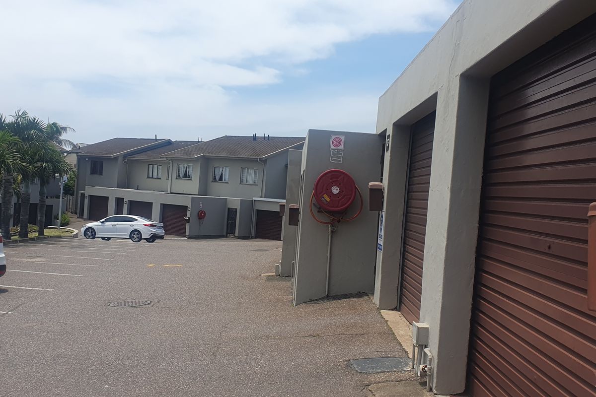 Prime Location And Pet Friendly - Photo 2