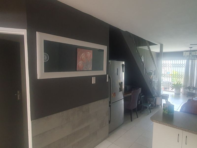 Prime Location And Pet Friendly - Photo 5