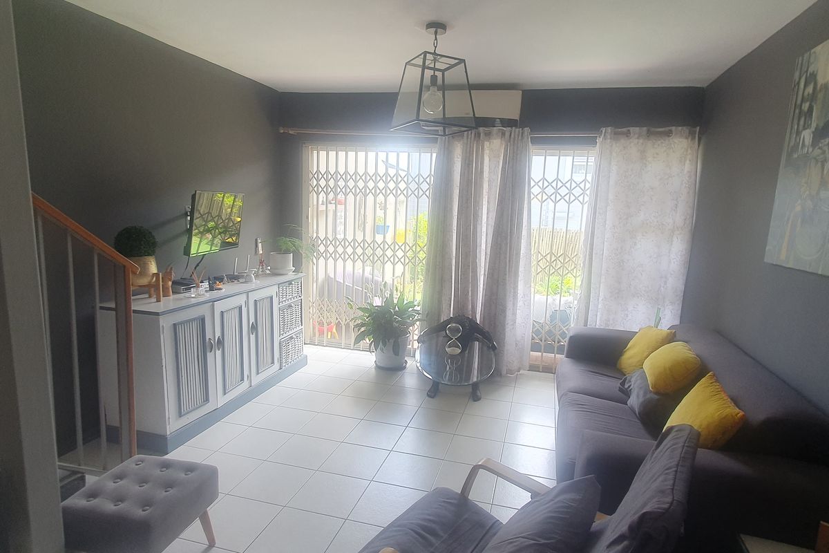 Prime Location And Pet Friendly - Photo 3