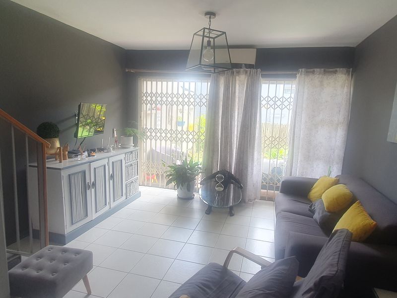 Prime Location And Pet Friendly - Photo 3