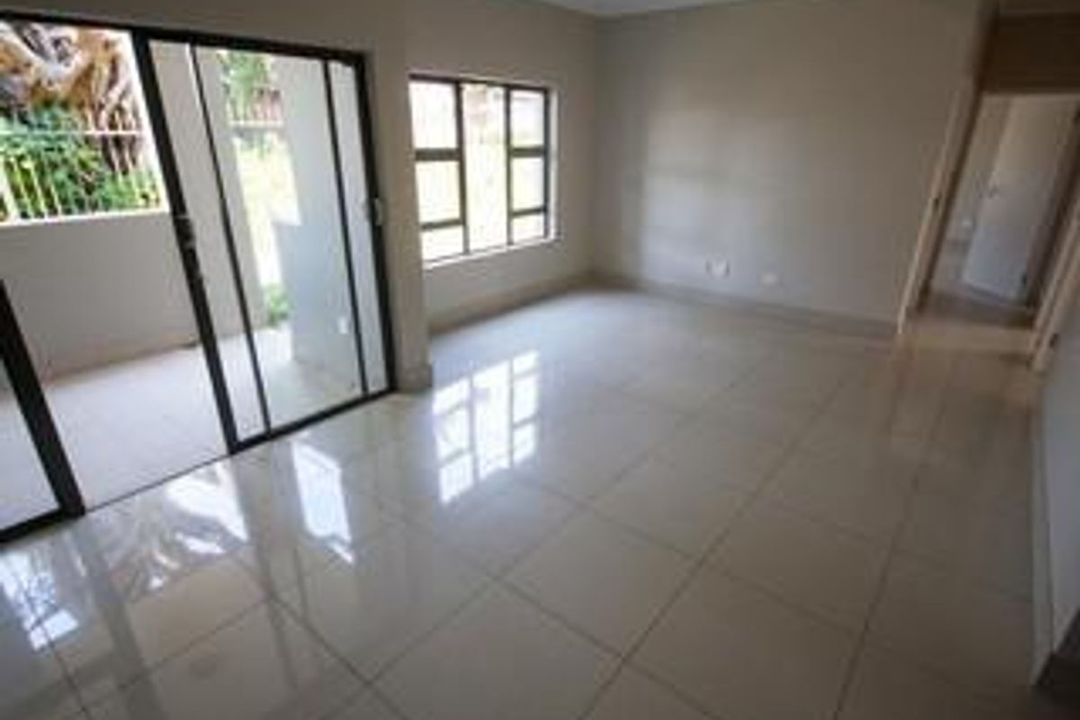 Beautiful Three Bedroom Apartment for Sale in Seasons Park - Photo 5