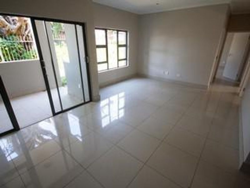 Beautiful Three Bedroom Apartment for Sale in Seasons Park - Photo 5