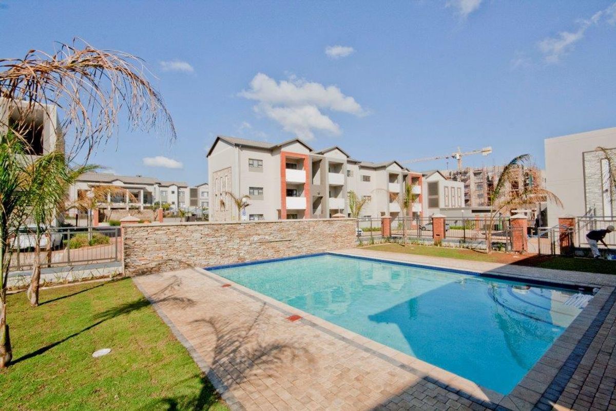 Beautiful Three Bedroom Apartment for Sale in Seasons Park - Photo 2