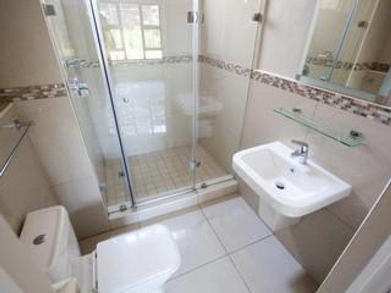 Beautiful Three Bedroom Apartment for Sale in Seasons Park - Photo 10