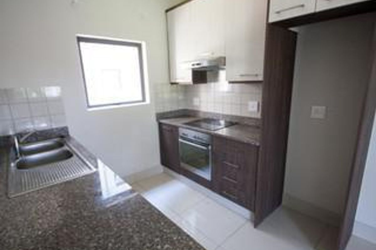 Beautiful Three Bedroom Apartment for Sale in Seasons Park - Photo 3