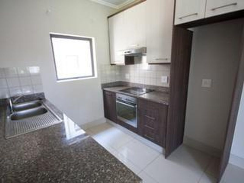 Beautiful Three Bedroom Apartment for Sale in Seasons Park - Photo 3