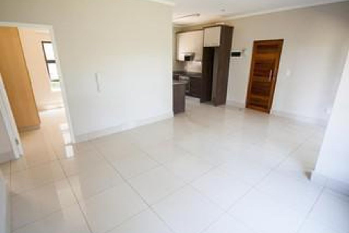 Beautiful Three Bedroom Apartment for Sale in Seasons Park - Photo 4