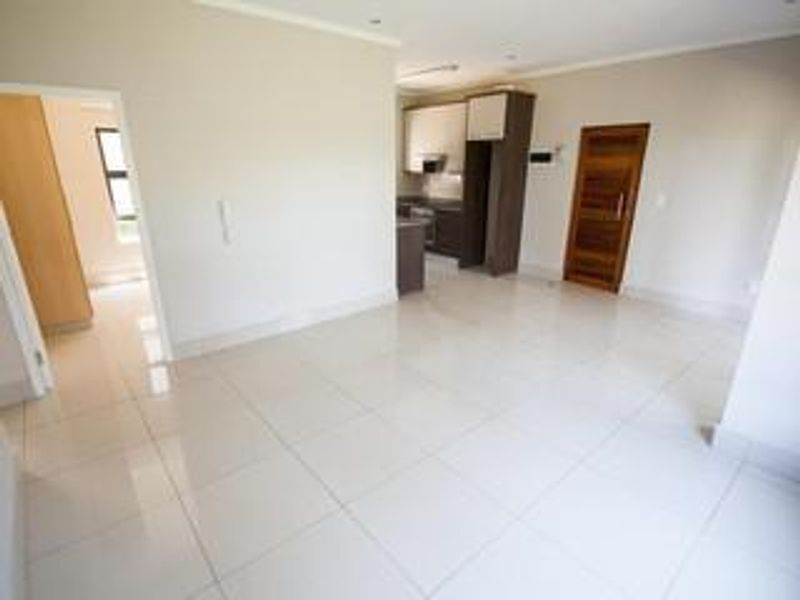 Beautiful Three Bedroom Apartment for Sale in Seasons Park - Photo 4