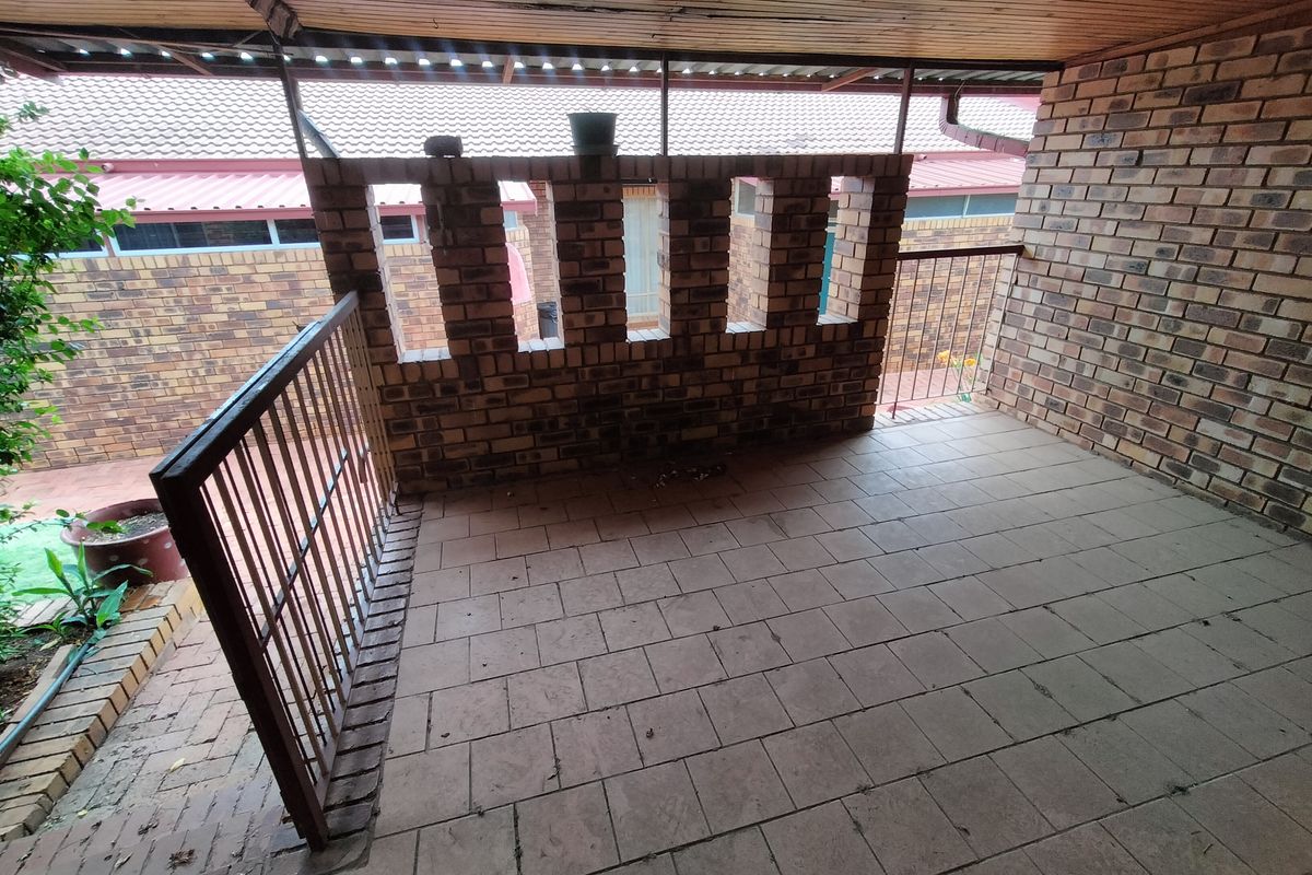 Welcome to your ideal retirement haven in the heart of Amandasig retirement village! - Photo 2