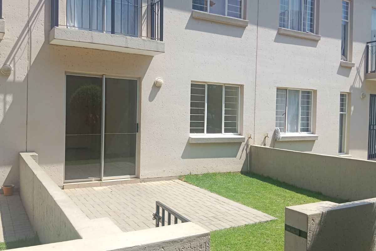 Ground floor bachelor flat for sale. - Photo 2