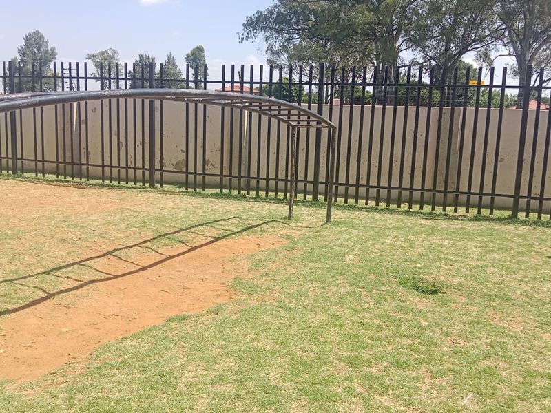 Ground floor bachelor flat for sale. - Photo 9