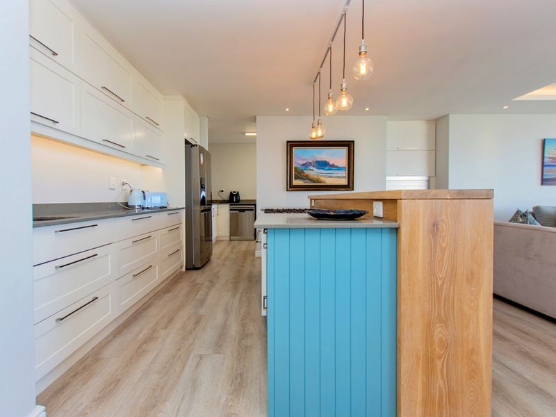 Beachfront home in Calypso Beach - Photo 5