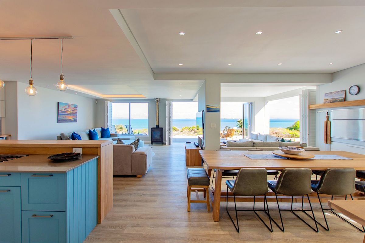 Beachfront home in Calypso Beach - Photo 4