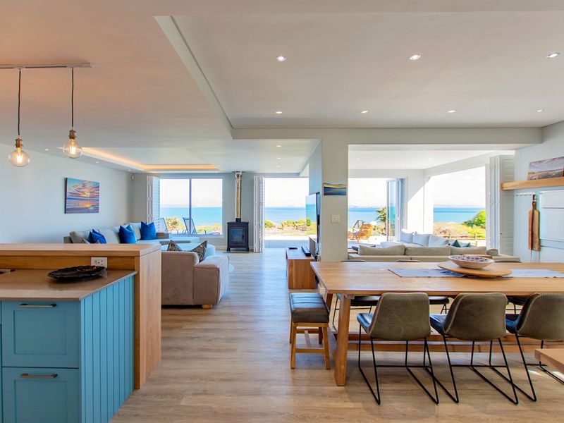 Beachfront home in Calypso Beach - Photo 4