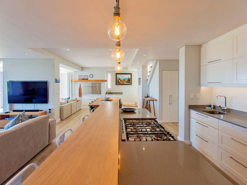 Beachfront home in Calypso Beach - Photo 7