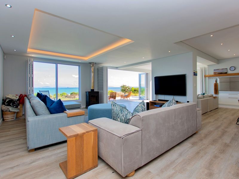 Beachfront home in Calypso Beach - Photo 8