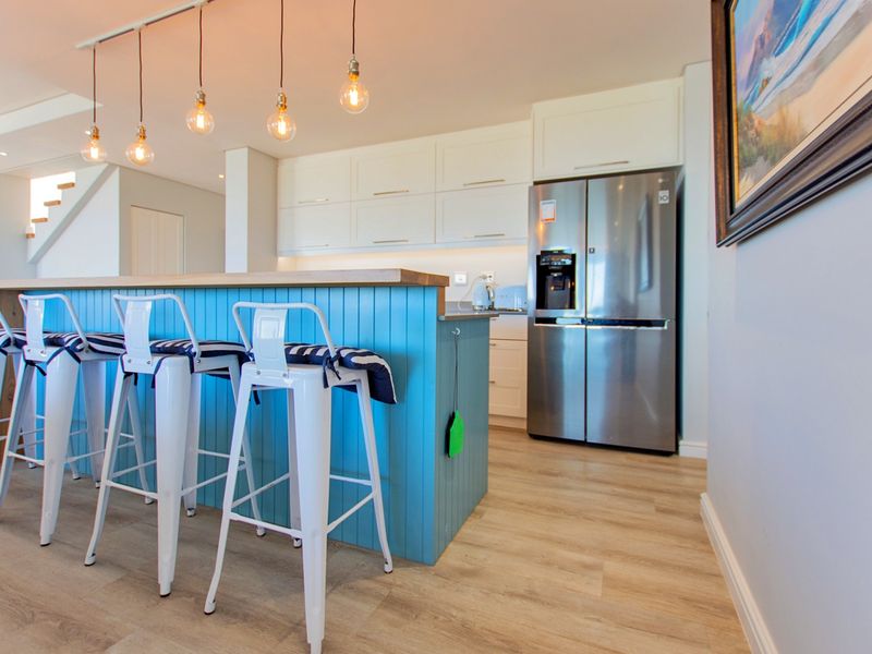 Beachfront home in Calypso Beach - Photo 6