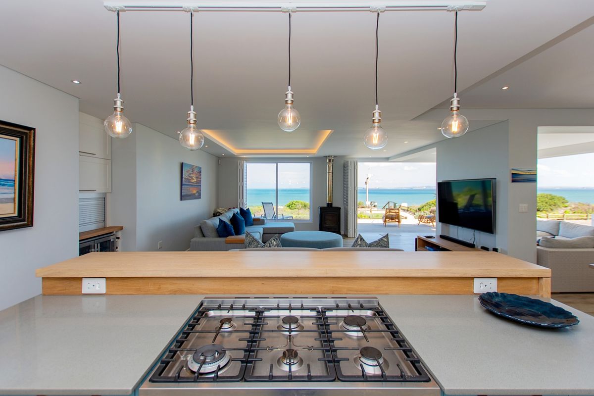 Beachfront home in Calypso Beach - Photo 3