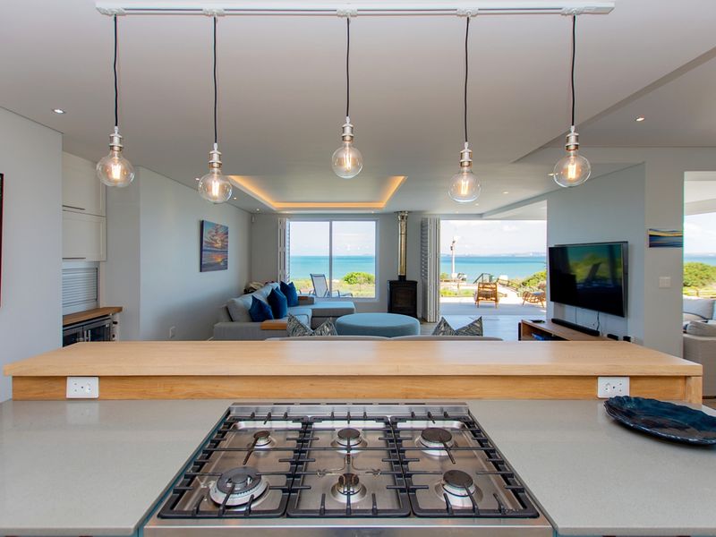 Beachfront home in Calypso Beach - Photo 3