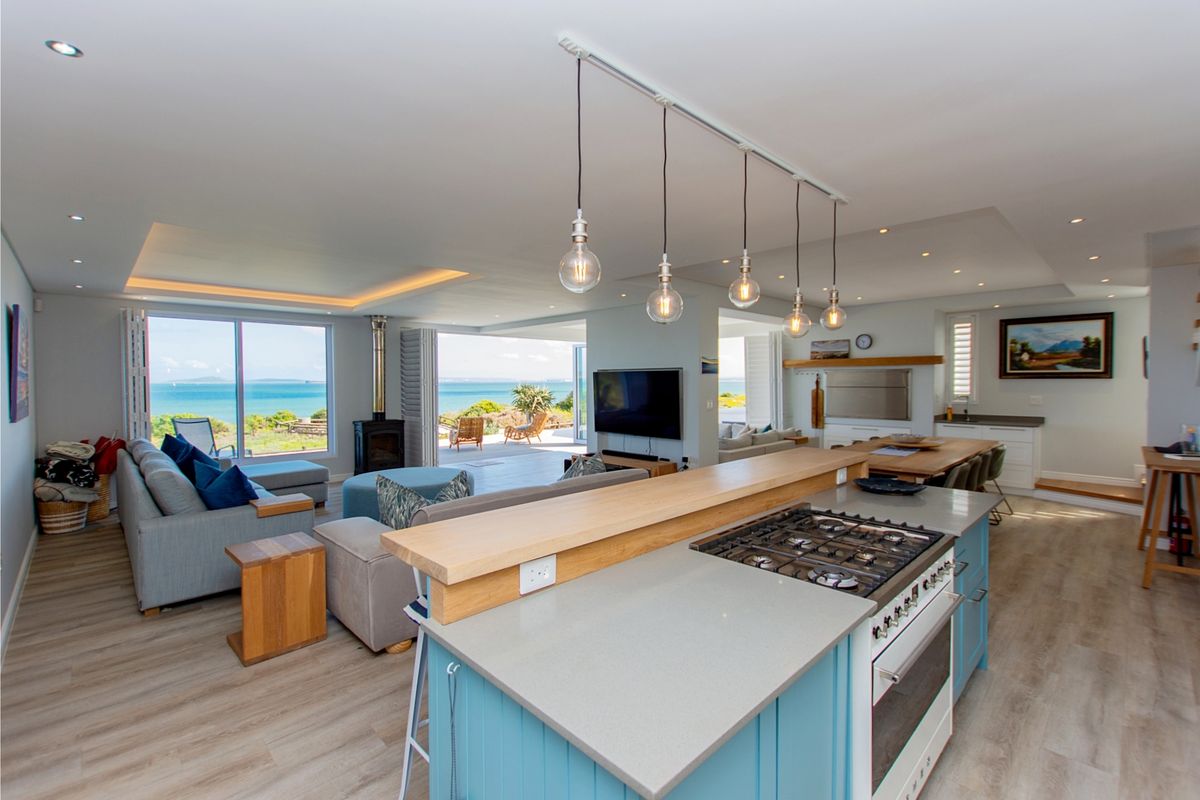 Beachfront home in Calypso Beach - Photo 2