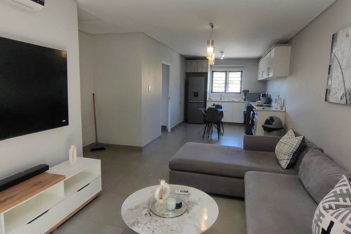 Modern lock up and go in Parkhill - Photo 2