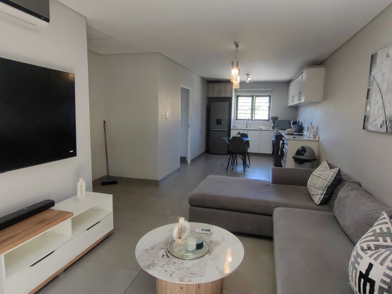 Modern lock up and go in Parkhill - Photo 2