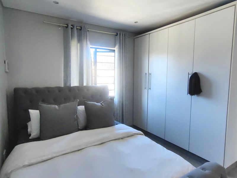 Modern lock up and go in Parkhill - Photo 8