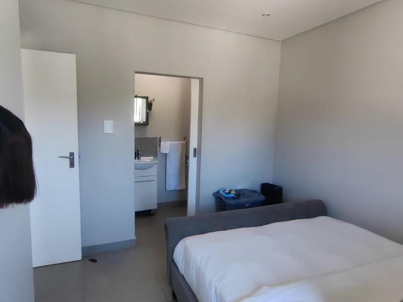 Modern lock up and go in Parkhill - Photo 9