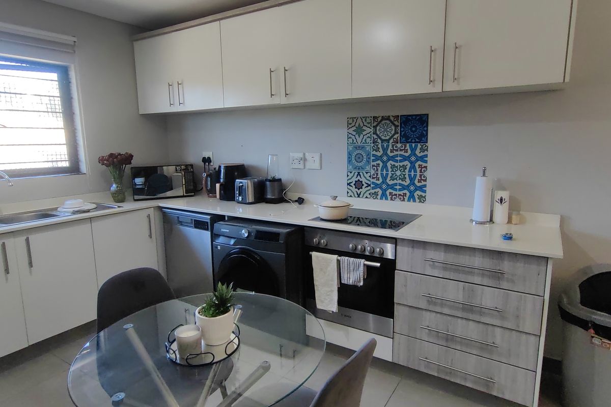 Modern lock up and go in Parkhill - Photo 4