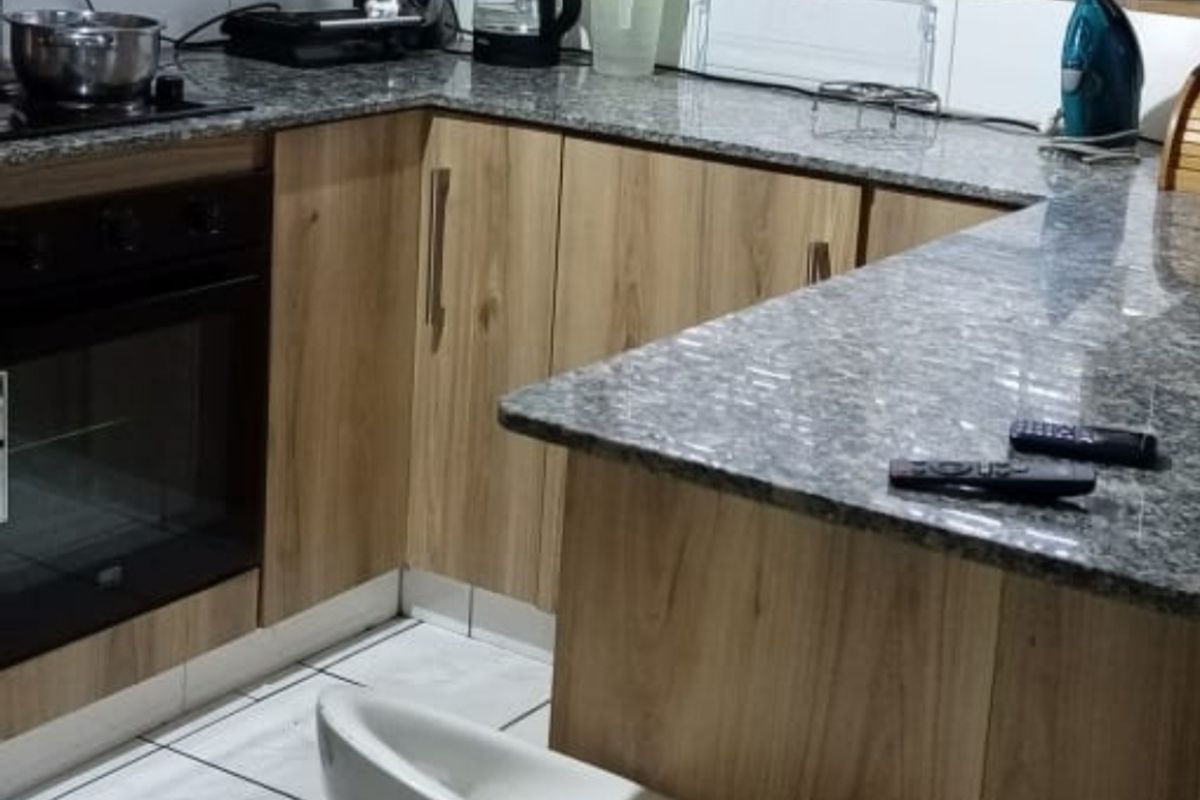 Lovely Simplex, Woodhaven - Photo 3