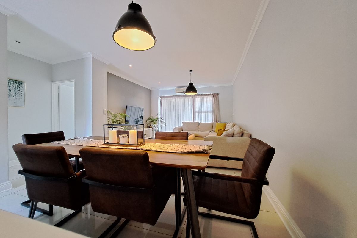 Newly renovated modern apartment with back up power! - Photo 4