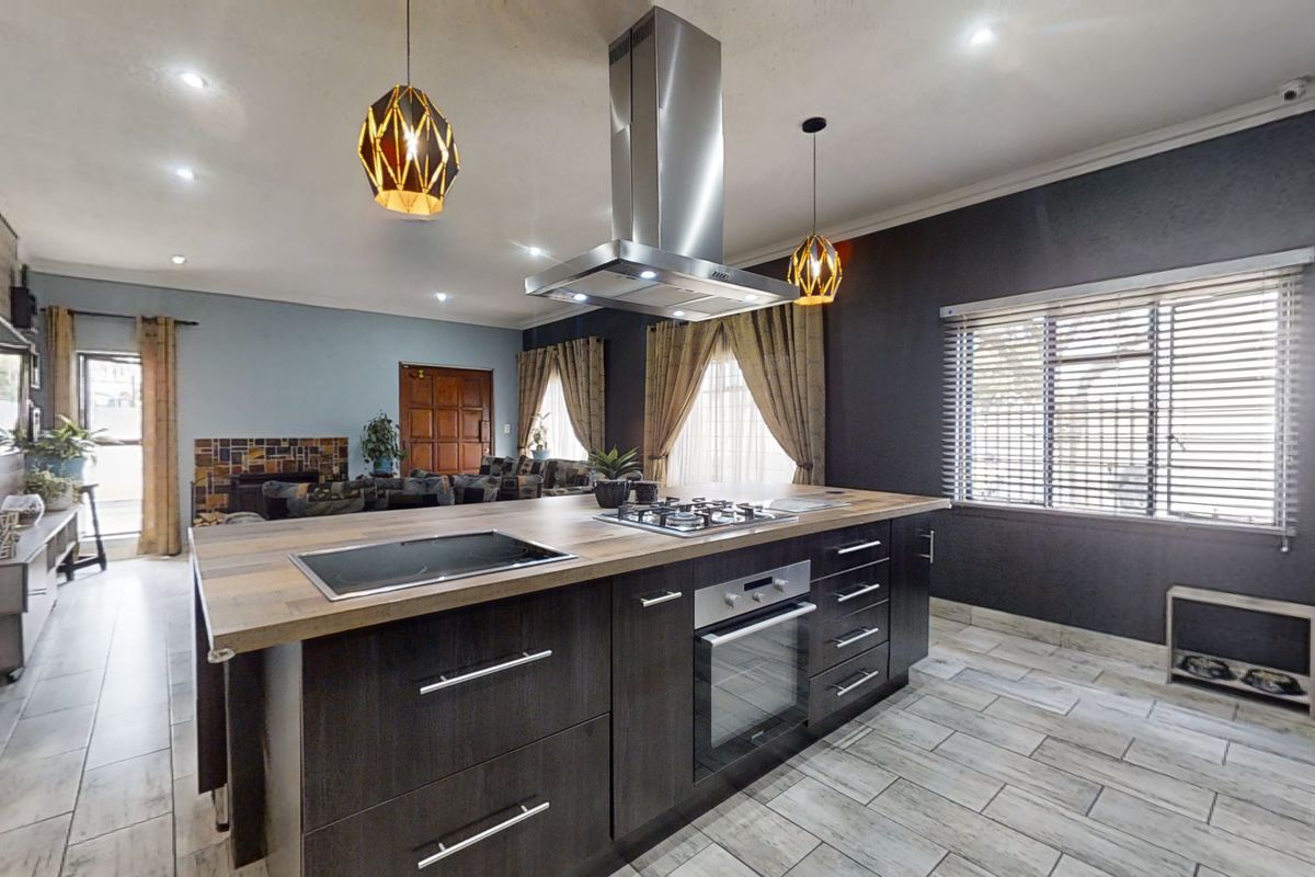 SOLD! Spacious Family Home with Exceptional Outdoor Living & Separate Flatlet in Witfield - Photo 4