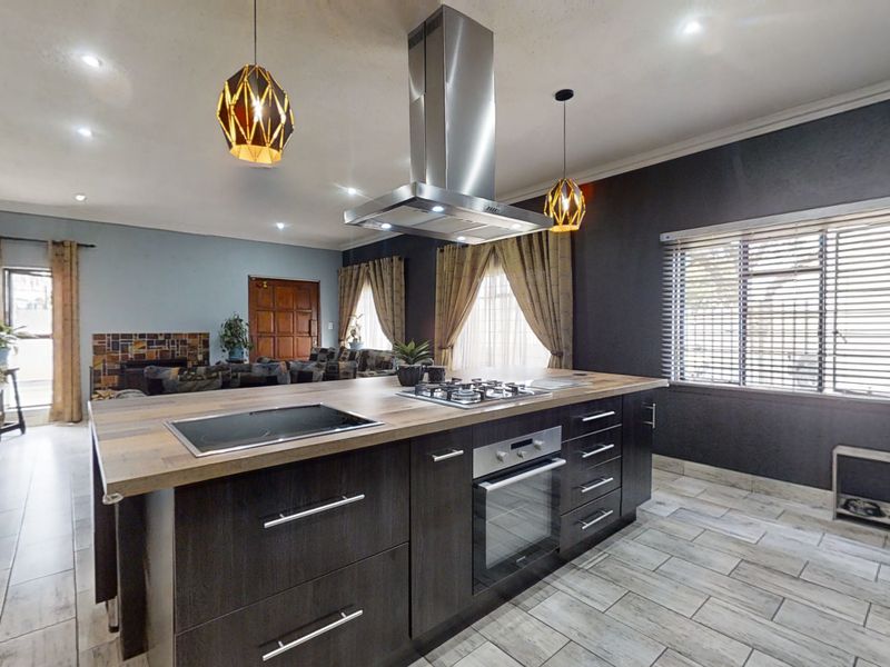 SOLD! Spacious Family Home with Exceptional Outdoor Living & Separate Flatlet in Witfield - Photo 4