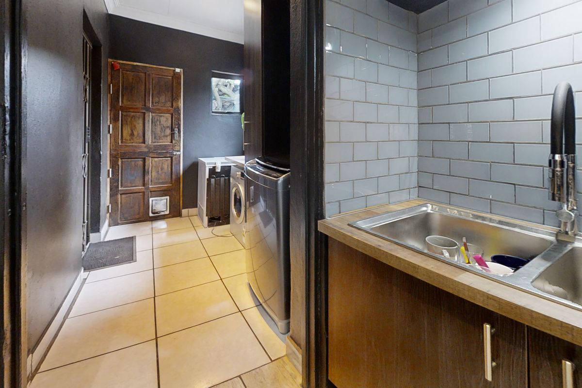 SOLD! Spacious Family Home with Exceptional Outdoor Living & Separate Flatlet in Witfield - Photo 5