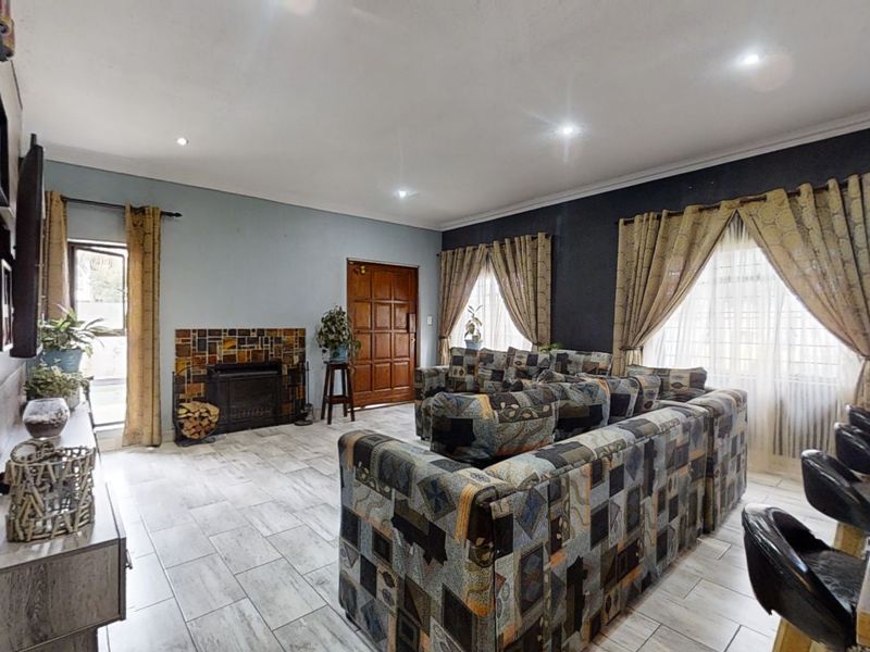 SOLD! Spacious Family Home with Exceptional Outdoor Living & Separate Flatlet in Witfield - Photo 8