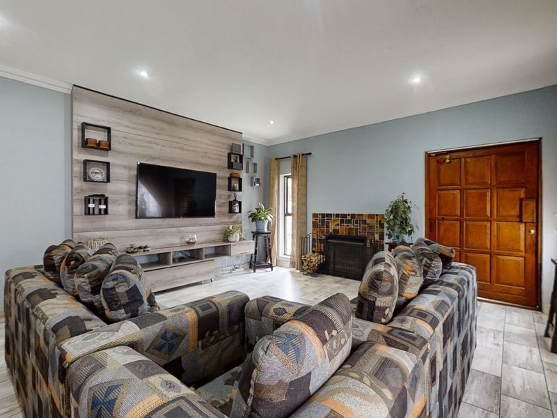 SOLD! Spacious Family Home with Exceptional Outdoor Living & Separate Flatlet in Witfield - Photo 7